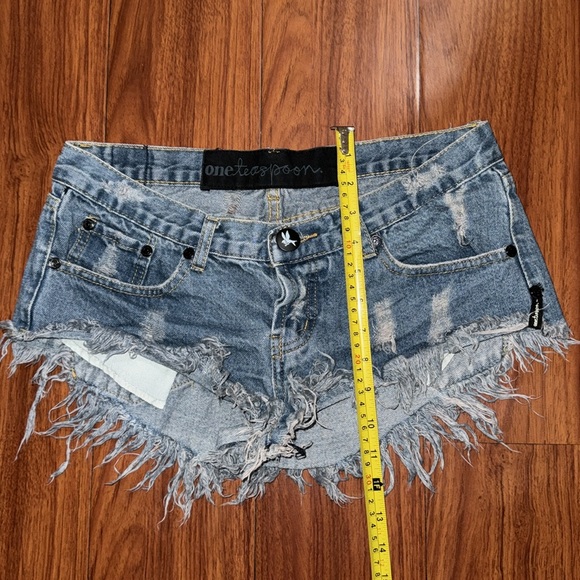 One teaspoon distressed short shorts blue denim size 28 button fringe - Picture 3 of 6
